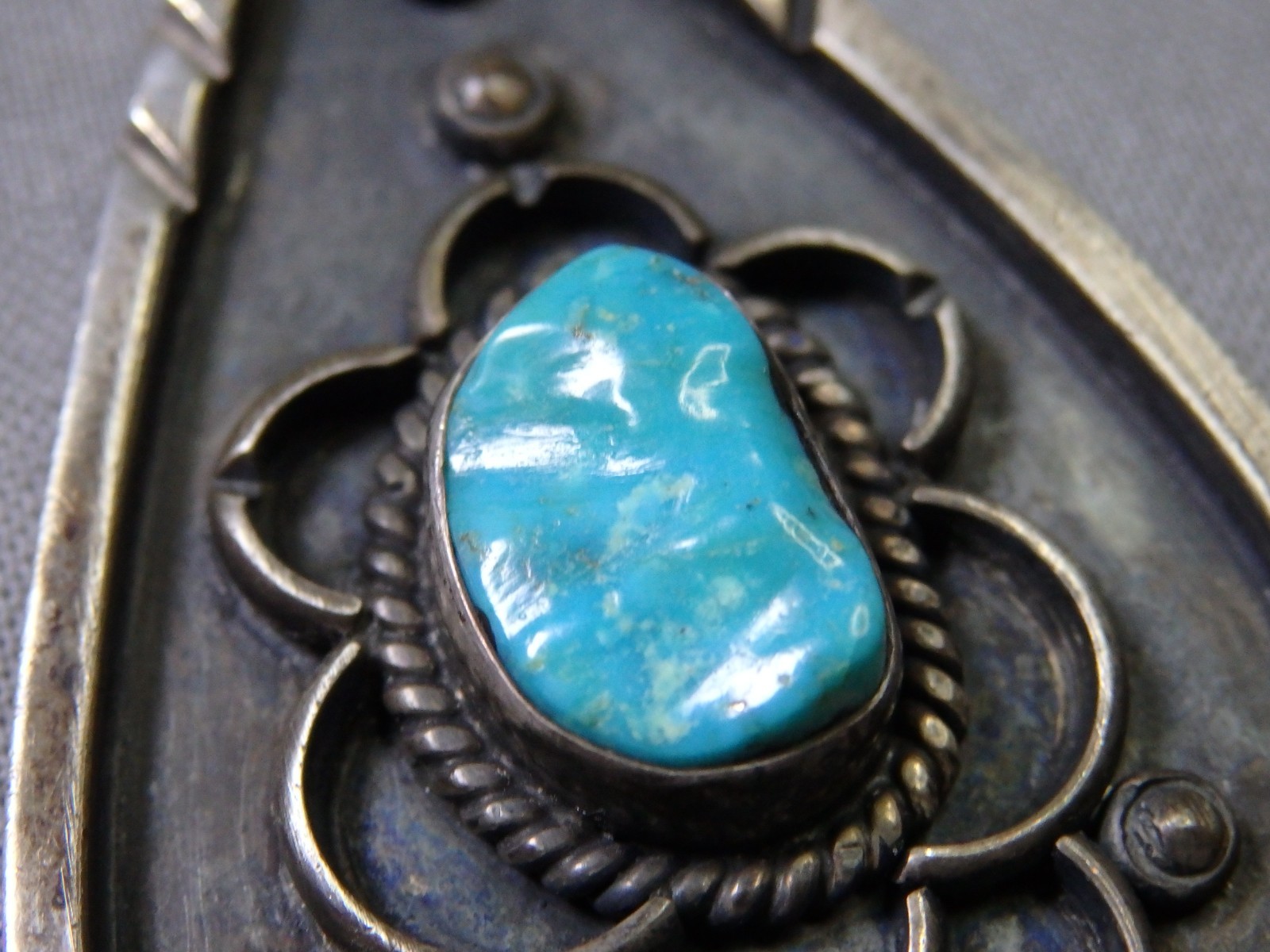 113g ZUNI Carved Arizona TURQUOISE Sterling Silver 2.5″ Pendants 17.3″ Necklace