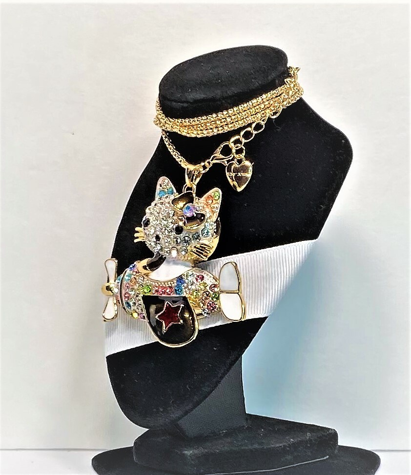 BETSEY JOHNSON PENDANT COME FLY WITH ME CAT N A PLANE WITH A GOLD CHAIN AND TAG