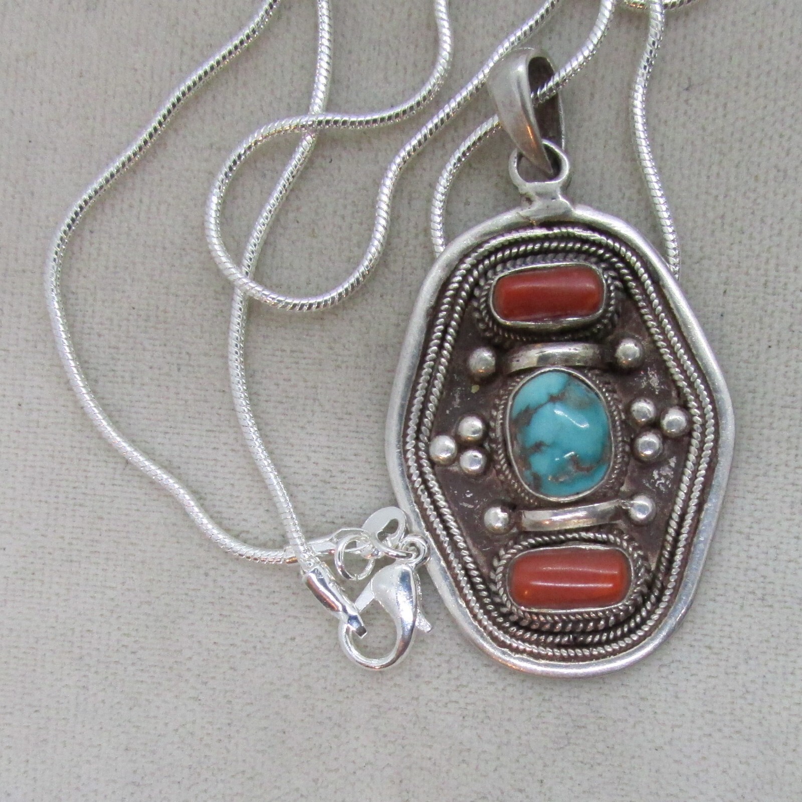 VINTAGE SOUTHWEST N A TURQ. & CORAL PENDANT STERLING W/STER. CHAIN