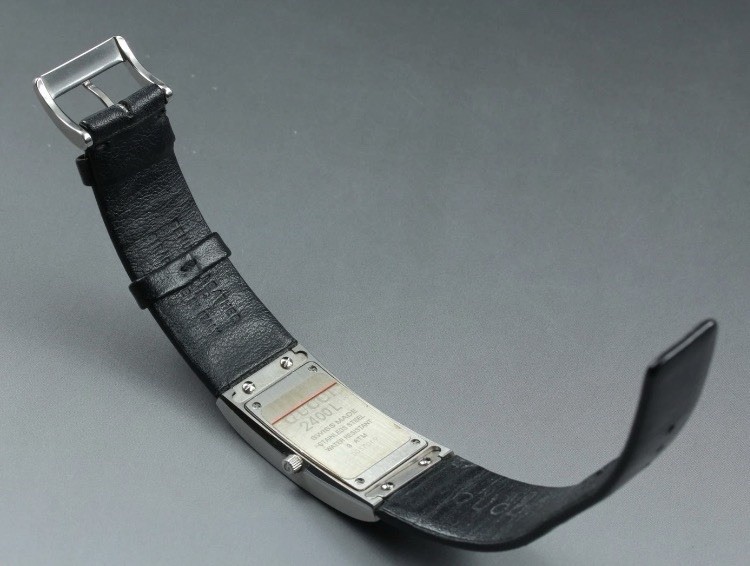 Gucci 2400L Black Dial 22mm Black Strup Quartz Womens Watch For Parts Or Repairs