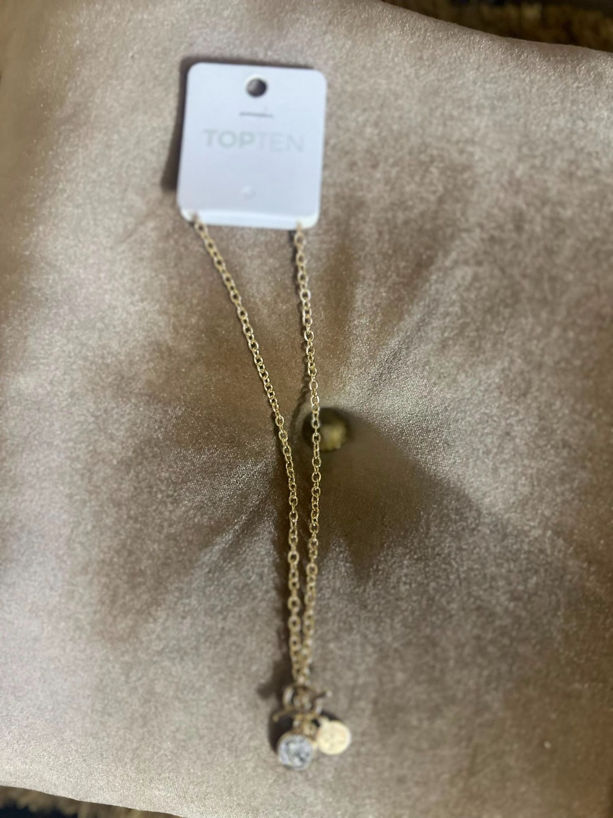 Elegant gold necklace for women, suitable for everyday wear, lightweight, a grea