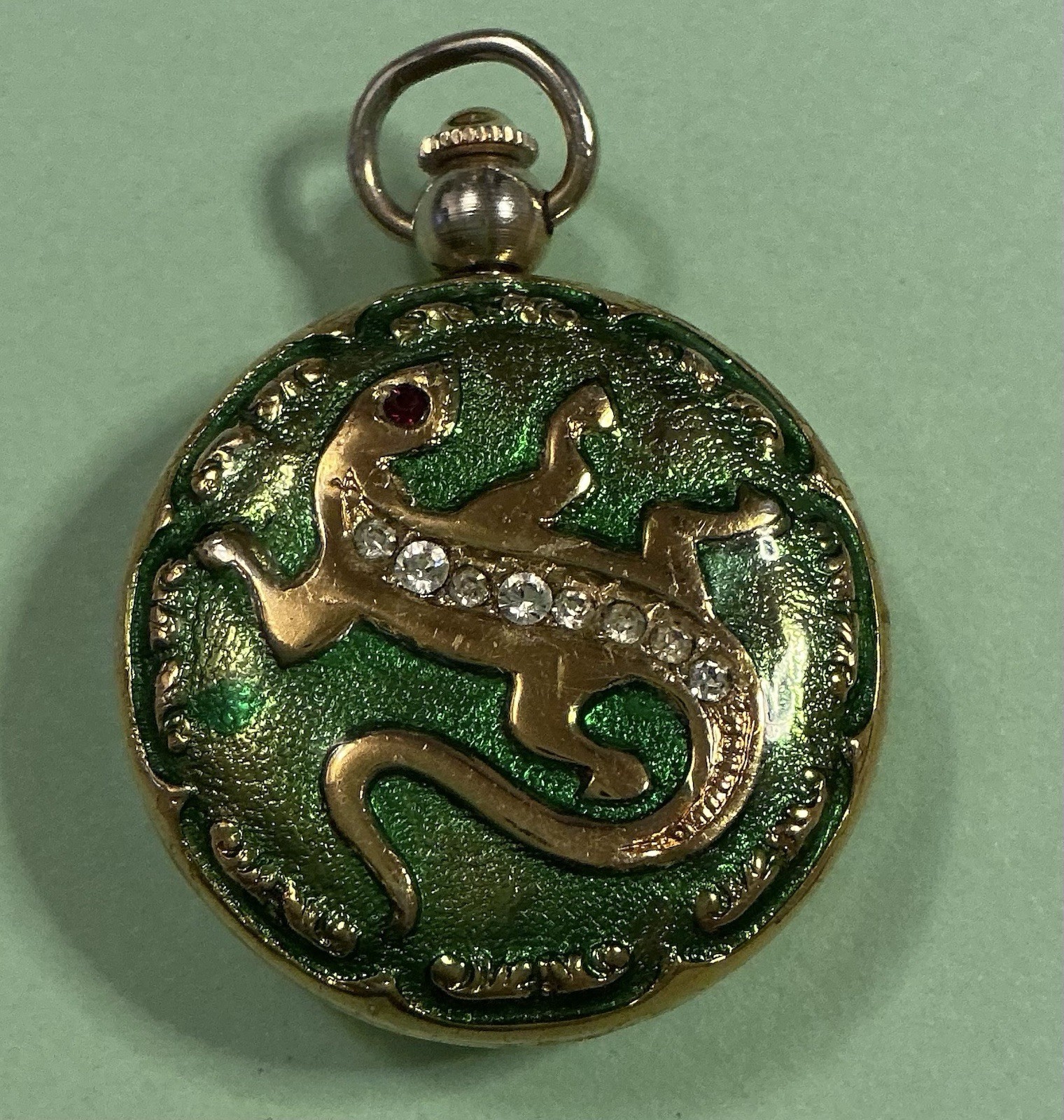 Vintage Ladies Endura Pendant Watch Gecko On Back With White And Red Stone A1046