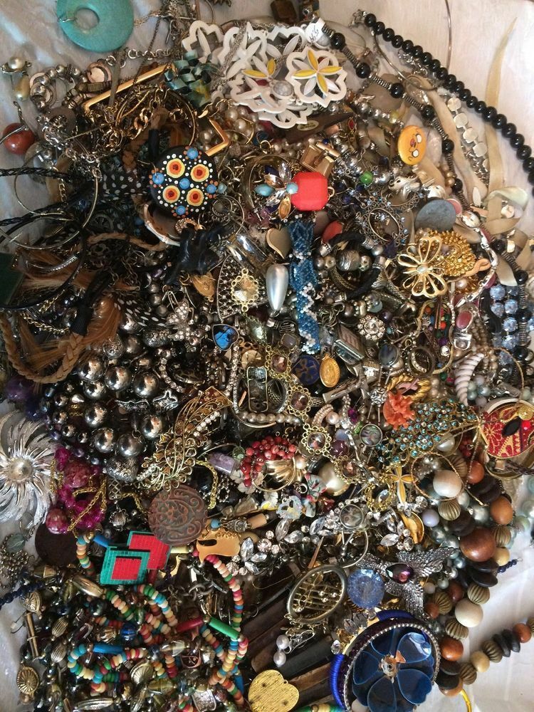 UNTESTED Vintage Modern Jewelry Junk Craft Lot Pieces Part Brooches Bracelet +++