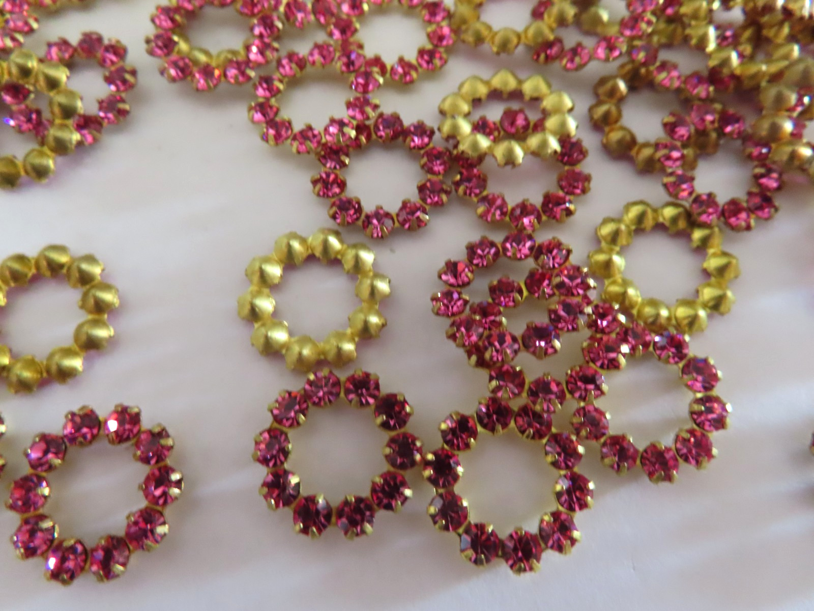 36 Swarovski Rhinestones (10-24pp) Brass circle settings 14mm Rose