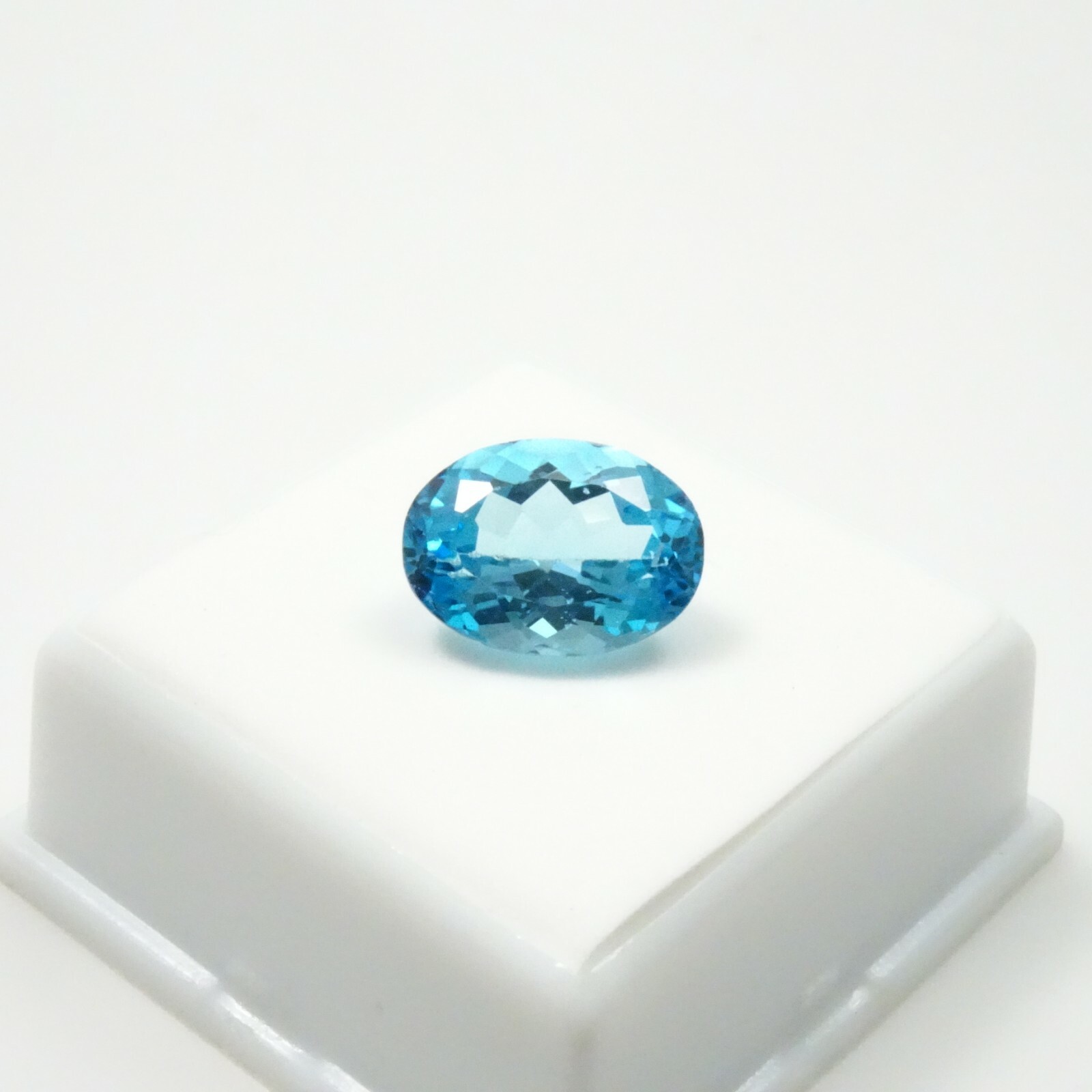 7.70ct Swiss Blue Topaz Oval – 14x10mm – Swiss Blue Topaz Loose Gemstone