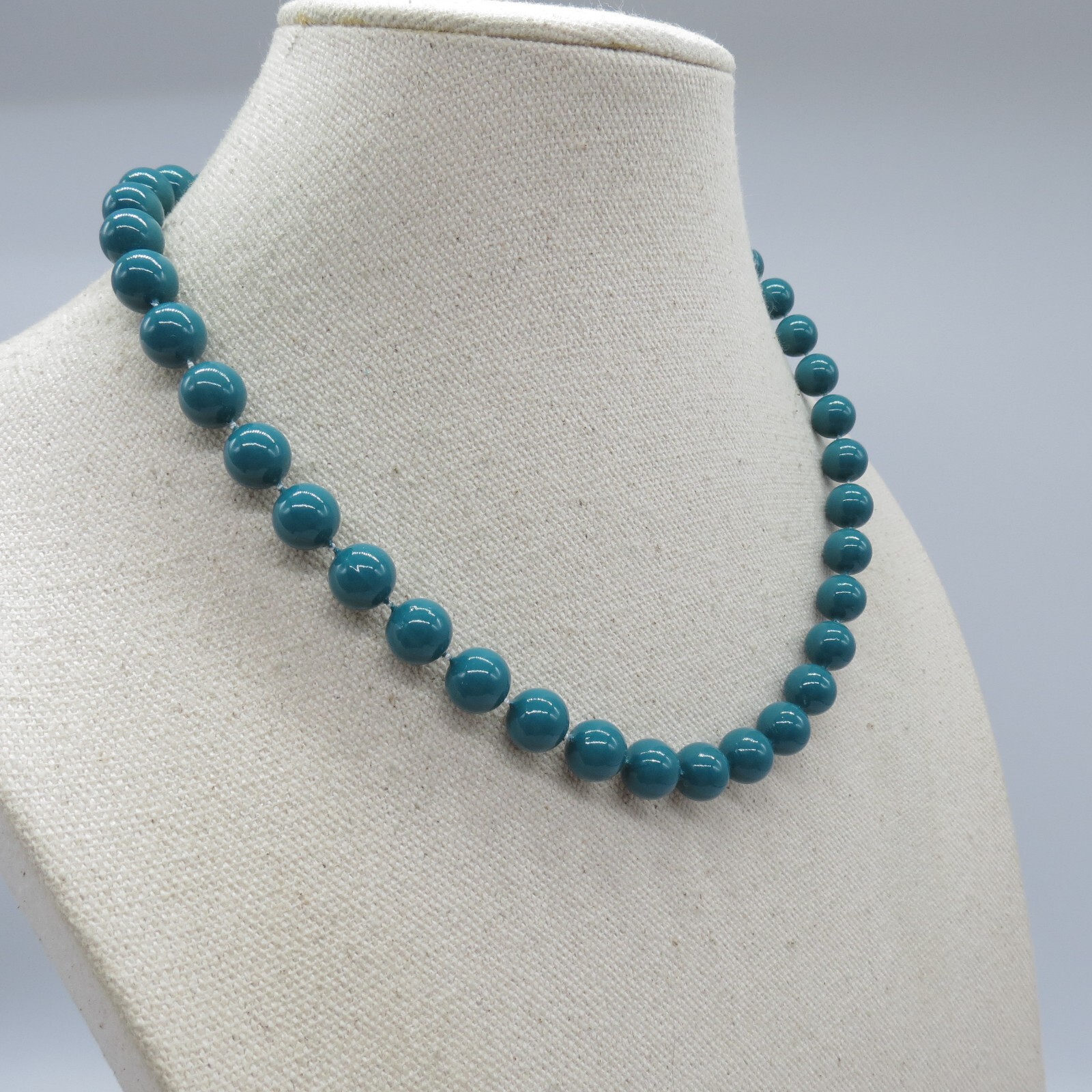 Lightweight Green Bead Necklace Boho Simple Everyday Wear 18″