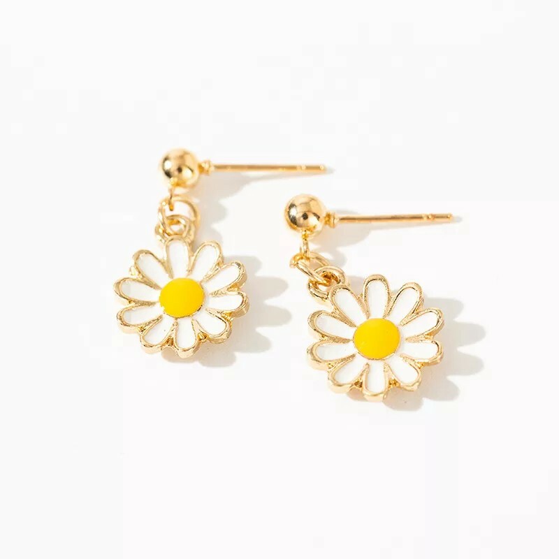 New Small Fresh Daisy Flower Short Earrings Cute Fashion Flower Earrings Dangle