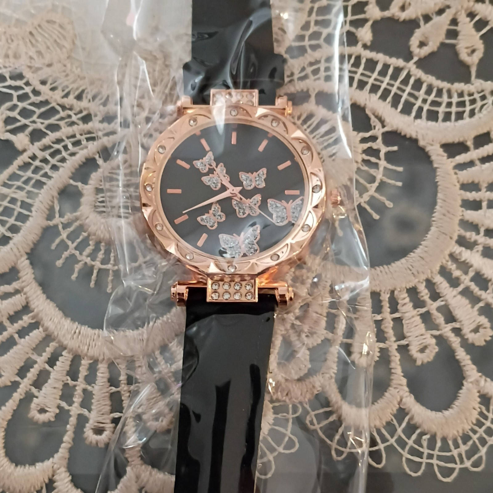 Women’s Rose Gold Tone Quartz Analog Watch Black Rubber Strap Butterfly Dial
