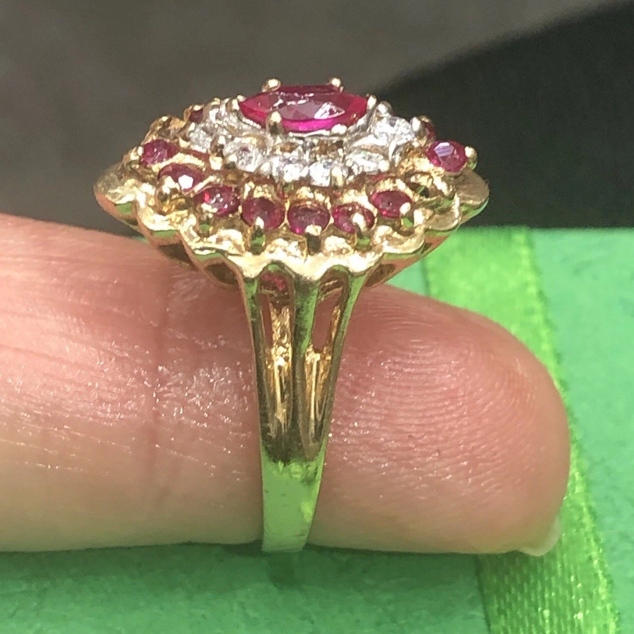 14KT YELLOW GOLD RING RED & WHITE GEMSTONES 1X1mm SIZE 5.5 WEIGHT 4.4g