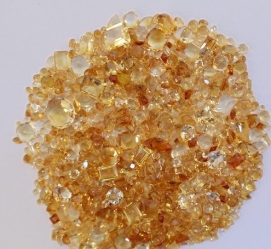 GOLDEN CITRINE OVER 100 CARATS OF MIXED LOOSE FACETED NATURAL GEMSTONES