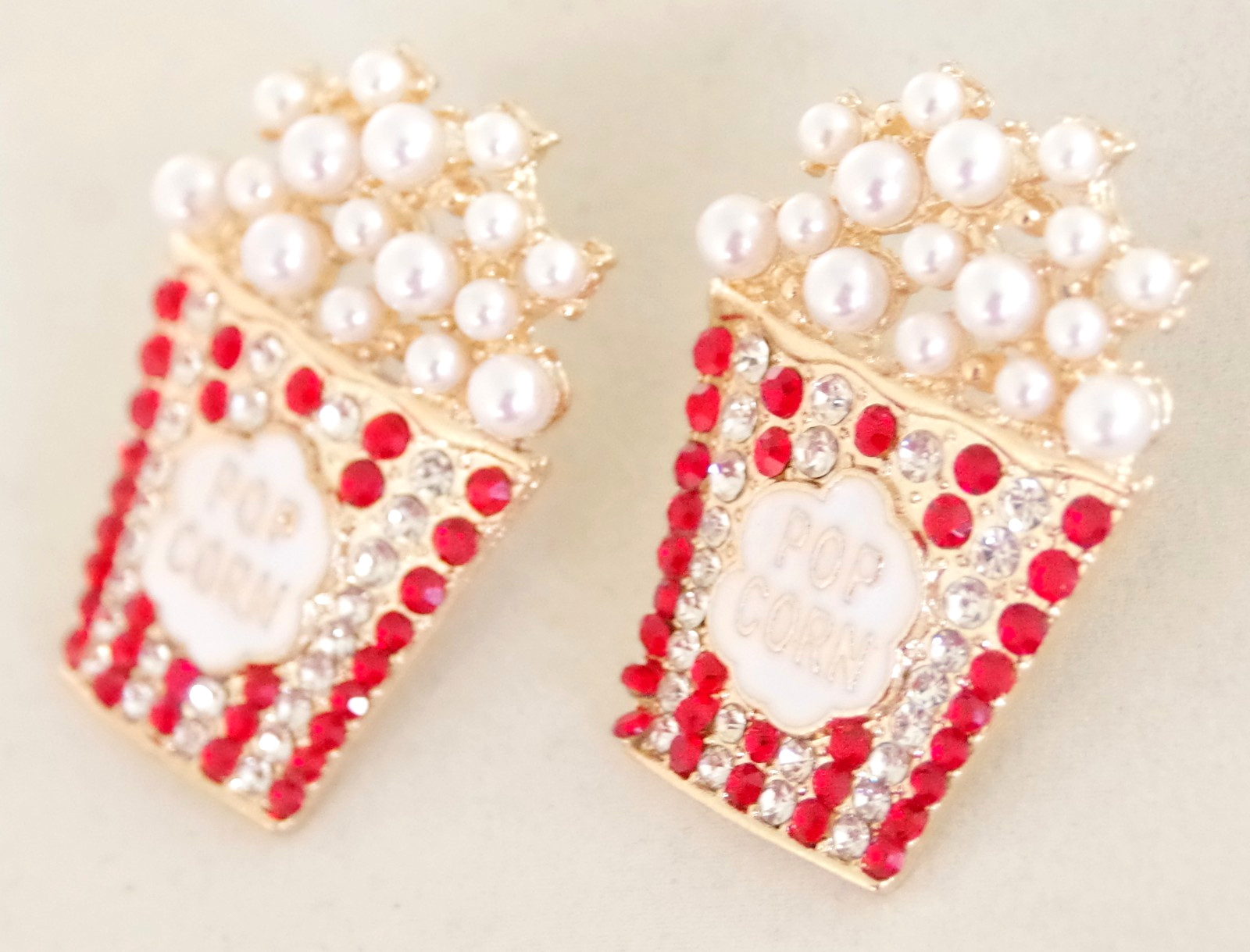 Cute! 1.5″ BETSEY JOHNSON TUB OF MOVIE POPCORN RHINESTONE & FAUX PEARL EARRINGS