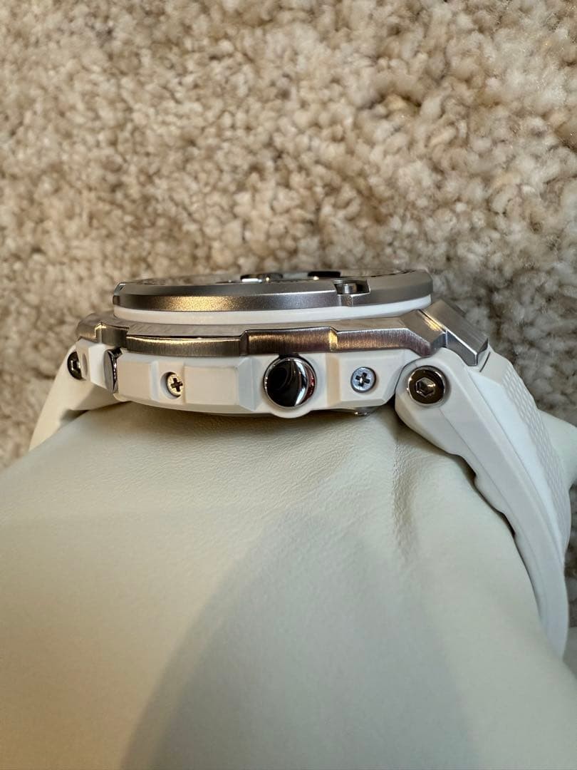Good Condition G-Shock GST W310 White Radio Solar Watch No.gs2223