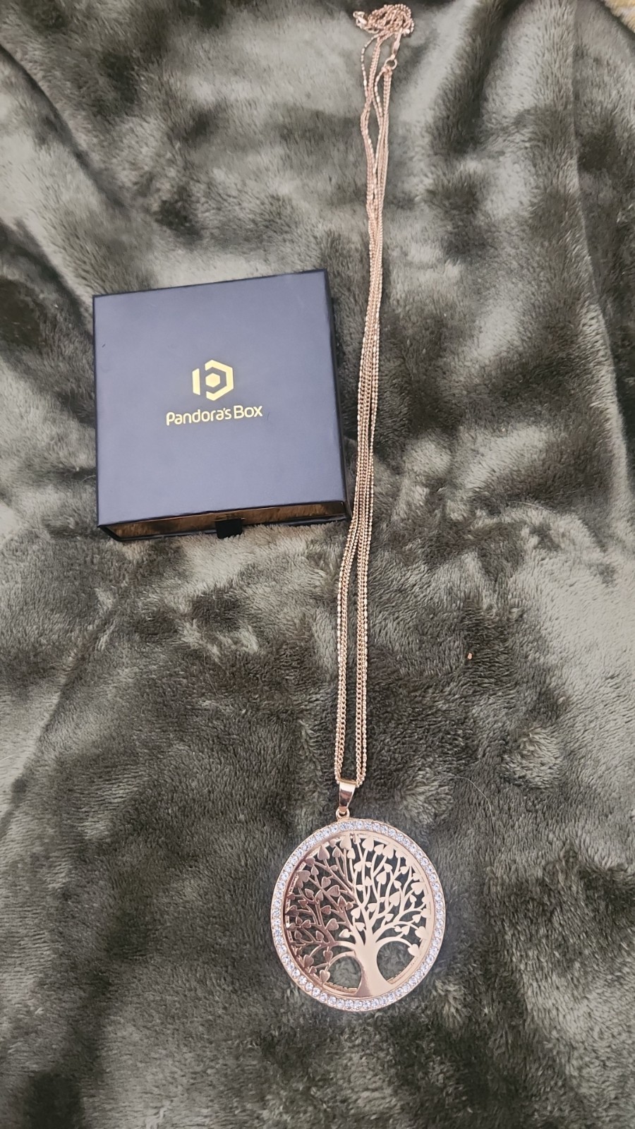 Pandora’s Box Family Tree necklace NEW WITH BOX