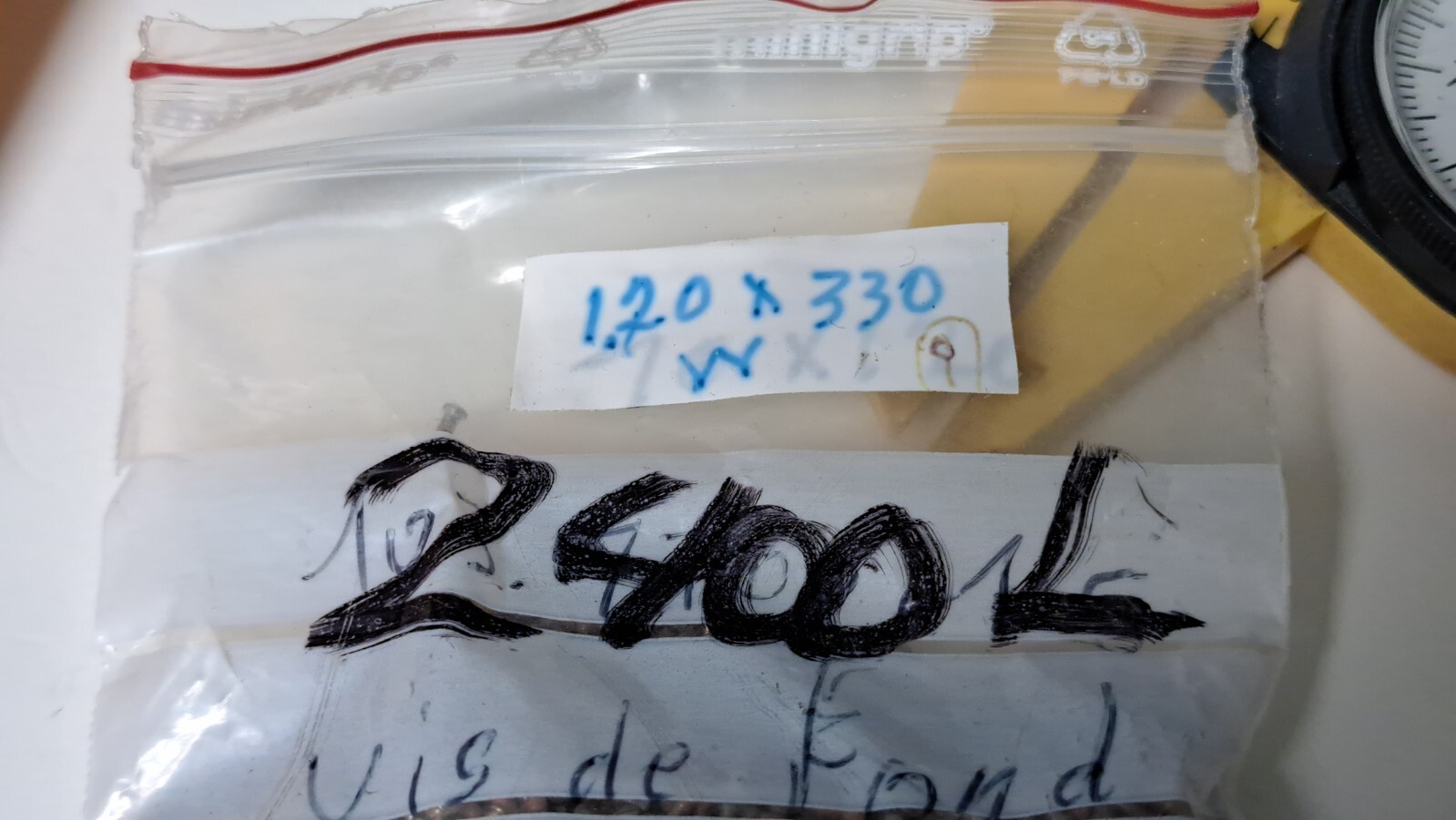 Vis de Fond 120 x 330 2400 L Watch screw for Repair