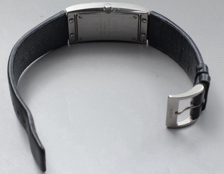 Gucci 2400L Black Dial 22mm Black Strup Quartz Womens Watch For Parts Or Repairs