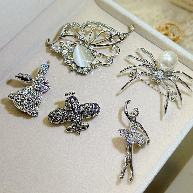 wholesale 20pcs Mix Design Vintage Brooch Pins Lot Enamel Crystal Pearl Resale