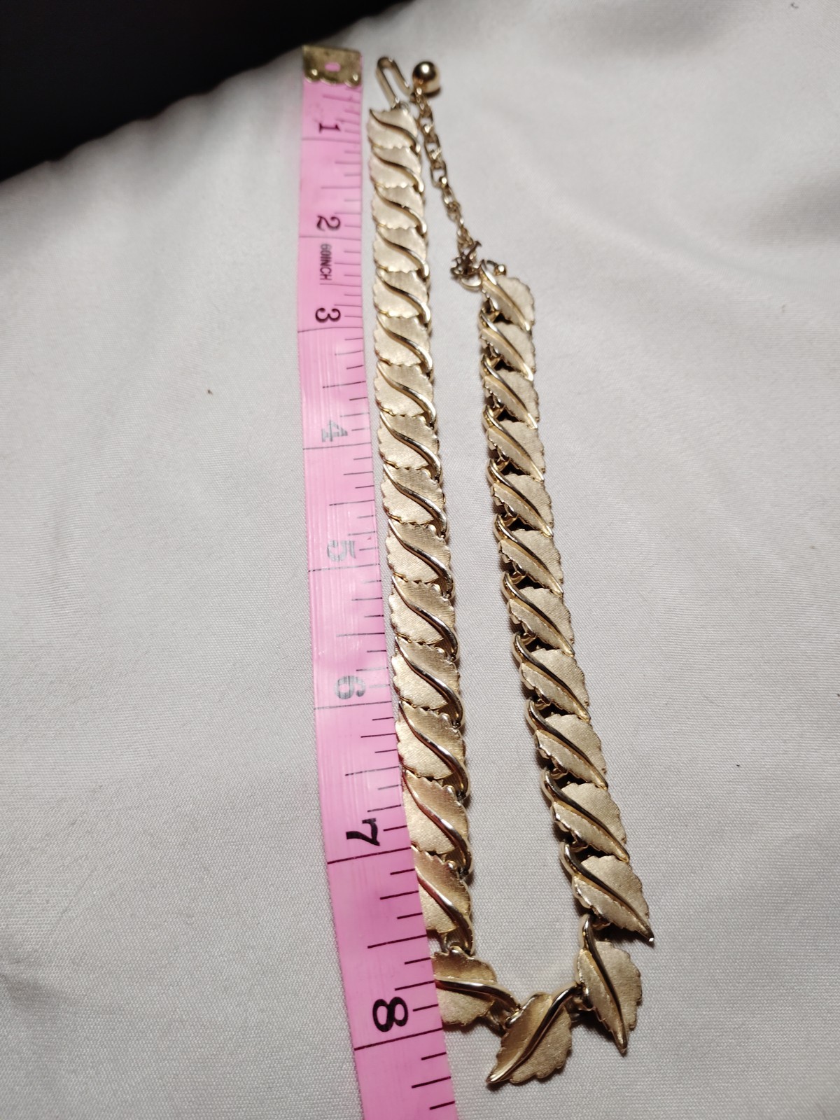 Vintage Signed Trifari Gold Tone Leaf Link Necklace Brushed Satin 16-18″