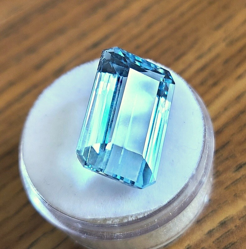 Blue Topaz 19.26 Ct Swiss Blue Topaz Emerald Cut Loose Stone Gemstone 18 X 12