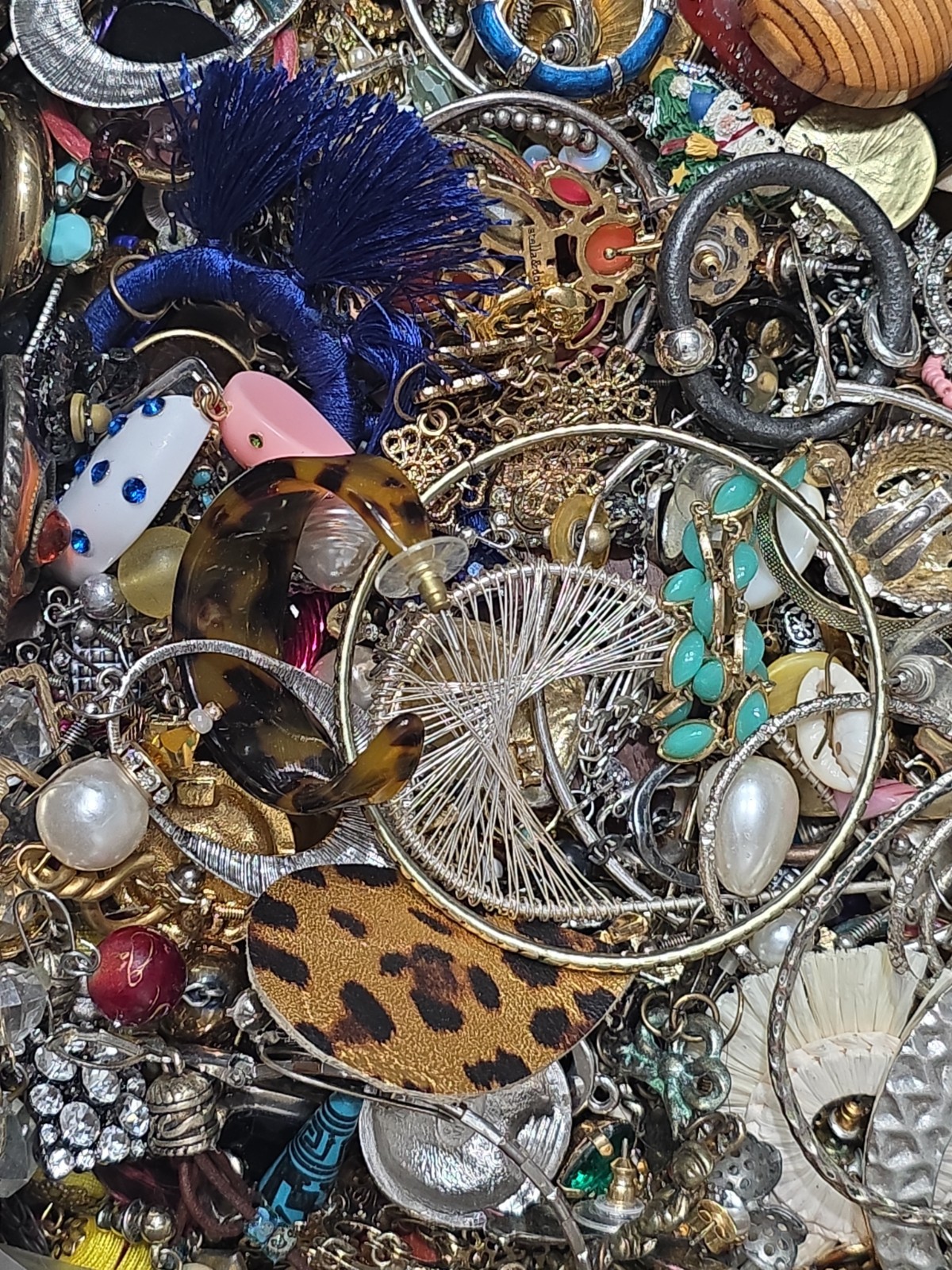 25 lbs Junk Jewelry Lot – See Description For Details! BAG #92