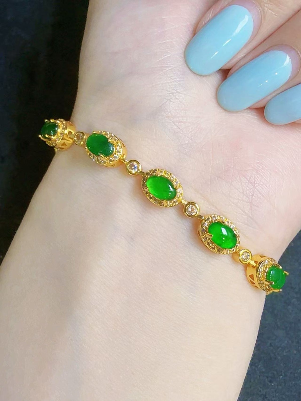 Top Natural Imperial green jadeite bracelet