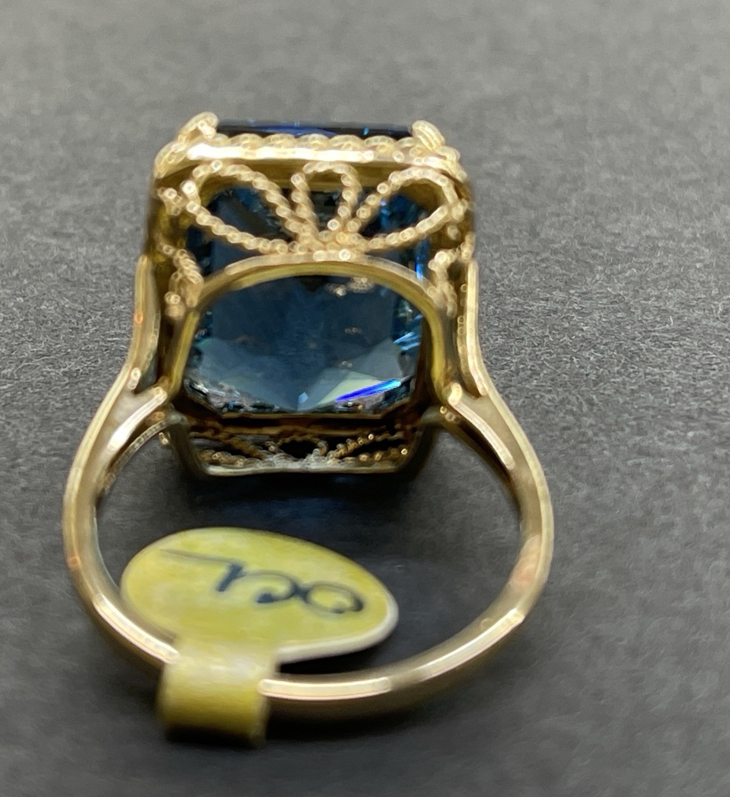 10K Yellow Gold Square Blue Stone Women’s Ring, sz 9.25
