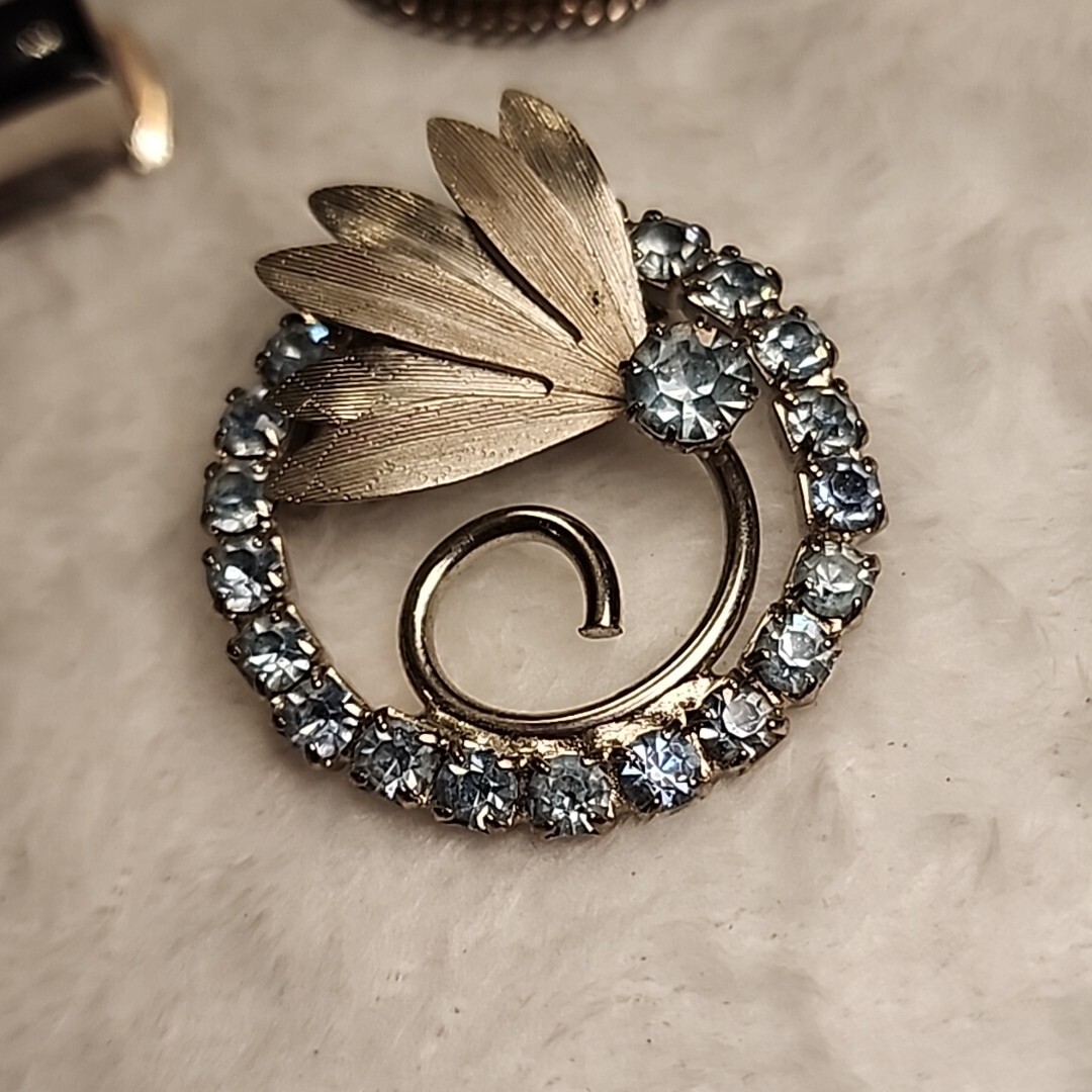 Vintage Lt Blue Prong Set Faceted Rhinestone Fan Brooch Estate Find Unsigned