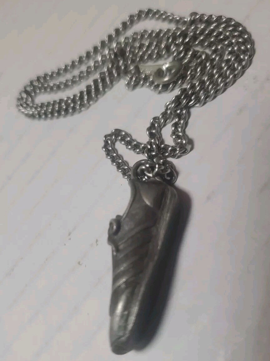 Vintage 1979 Avon FAST TRACK Pendant Necklace 16″ Running Athletic Shoe