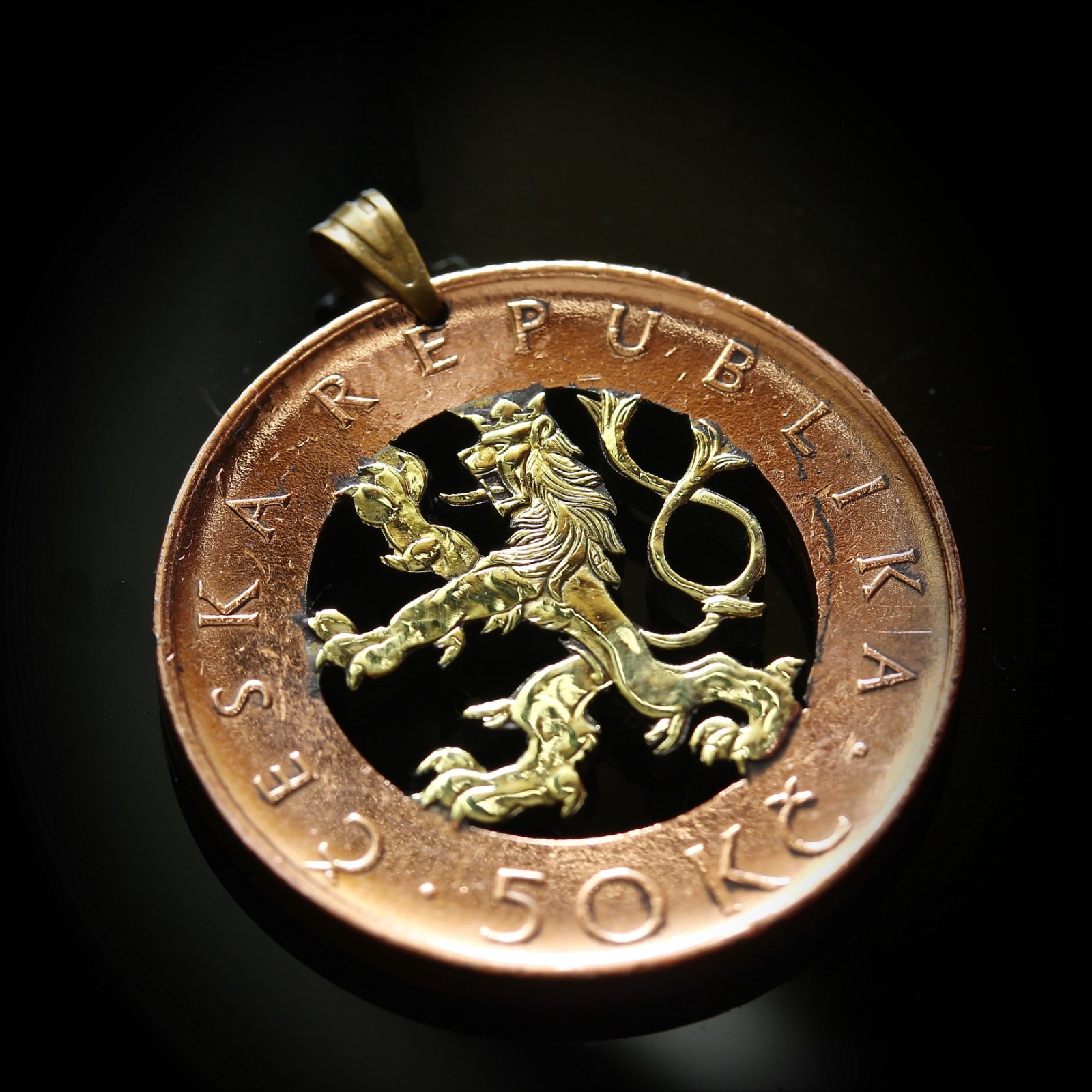 Lion Czech Republic Prague 50 krone detailed cut coin pendant with Necklace 1993