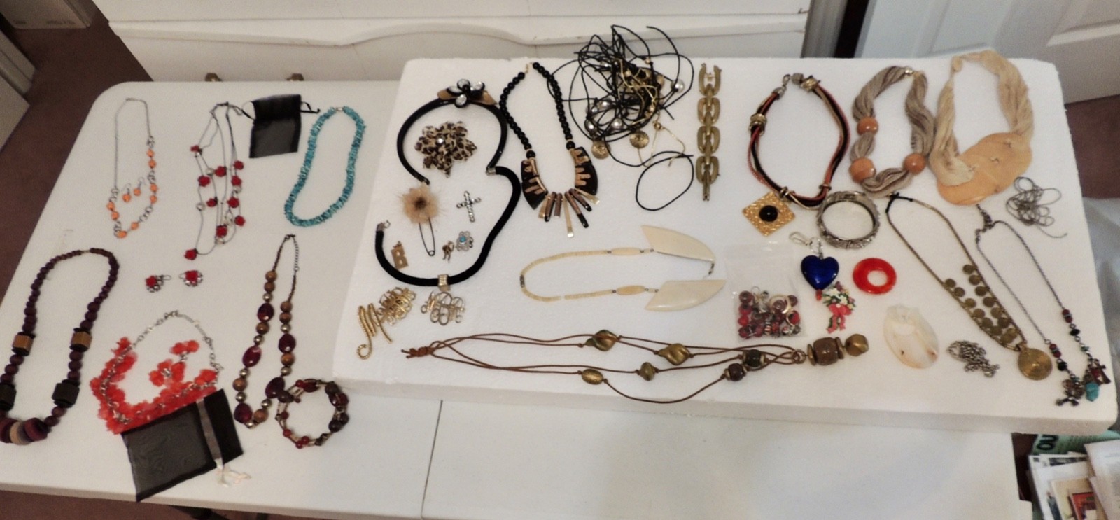 Lot of vintage jewelry some very good and others for parts or crafts or recycle