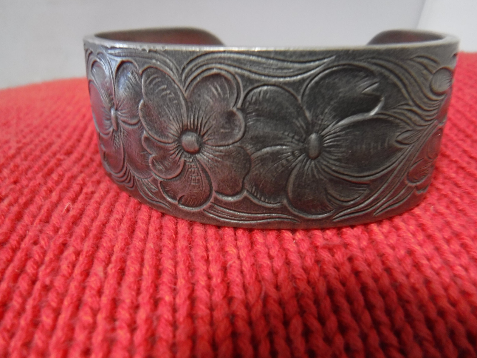 Salisbury Pewter July Larkspur Flower of the Month Etched Cuff Bracelet 1 Inch