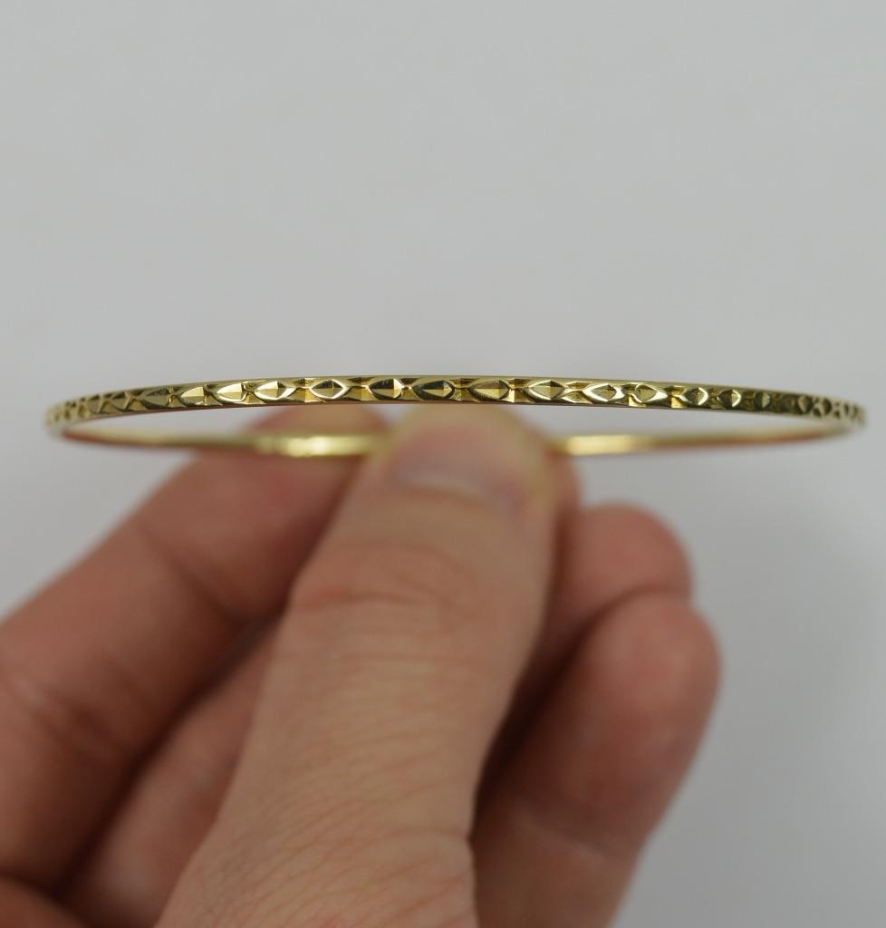 Vintage 9 Carat Gold 7 1/2″ Bangle