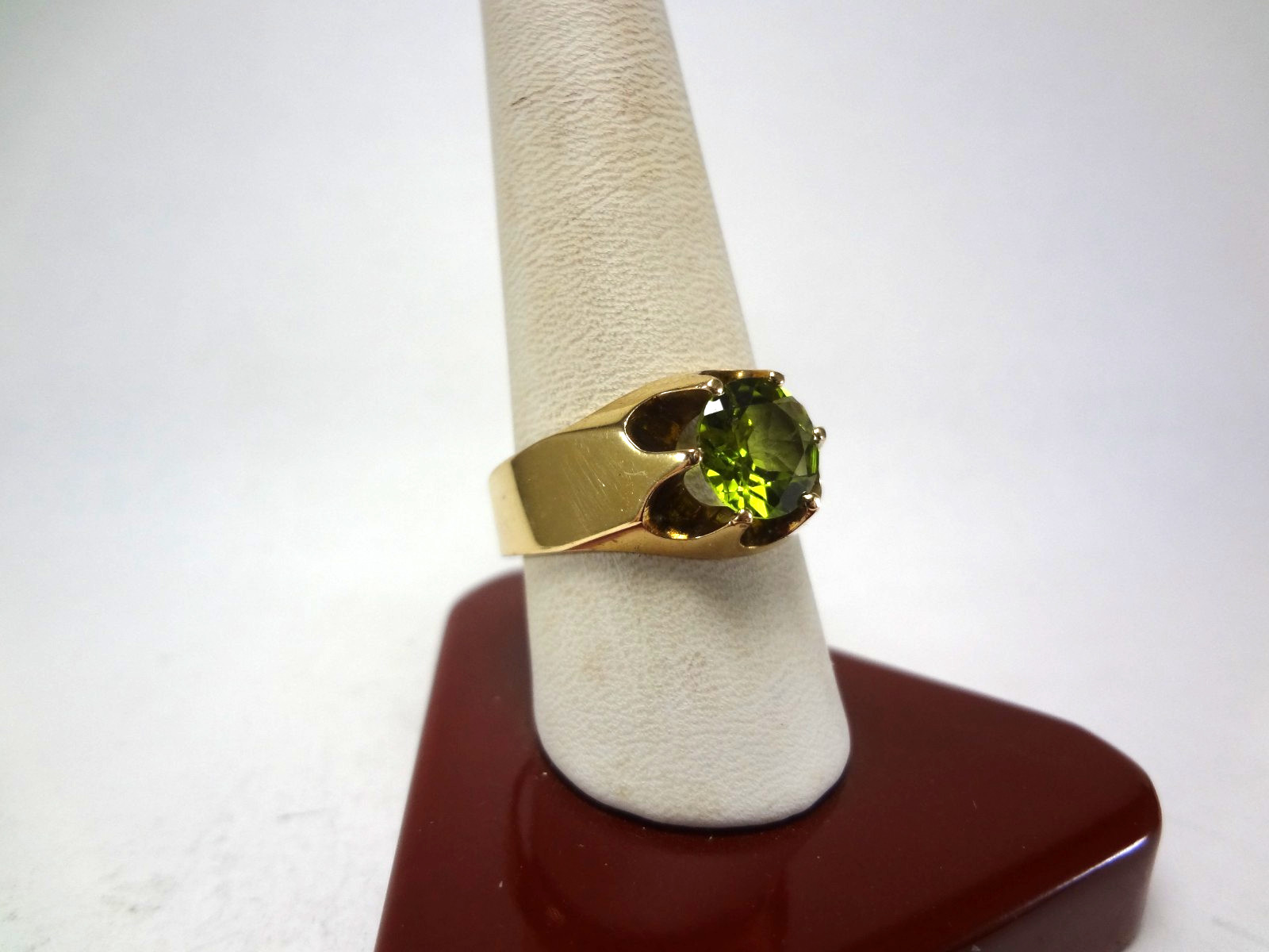 10K SOLID GOLD- PERIDOT IN A BELCHER STYLE RING – 7.30 GRAMS – SIZE 11.5 – F91