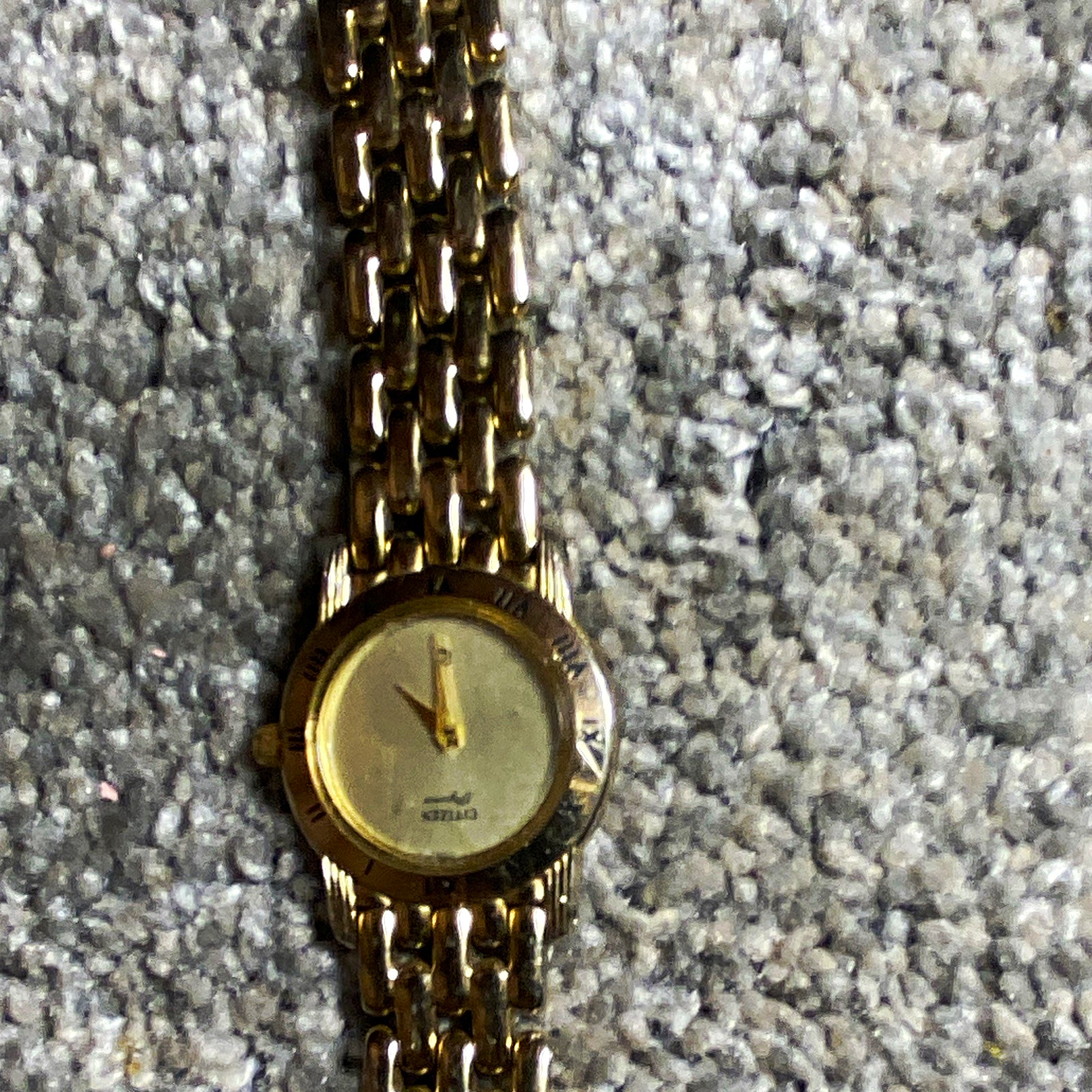 Citizen Women’s Quartz Analog Gold Tone Round 12-Hour Stick Dial Metal Bracelet