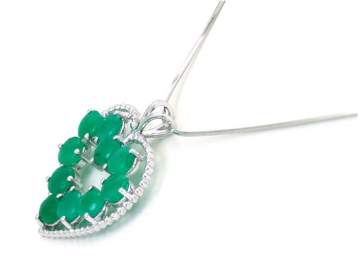 2.86ct Emerald Necklace in 18K White Gold