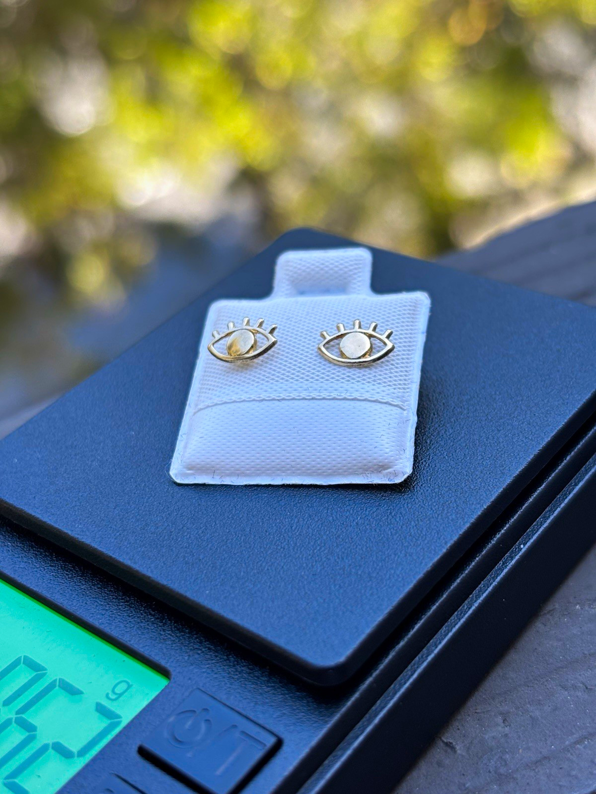 10 K Gold Eye Theme Stud Earrings Pair No Stone Metal Lobe