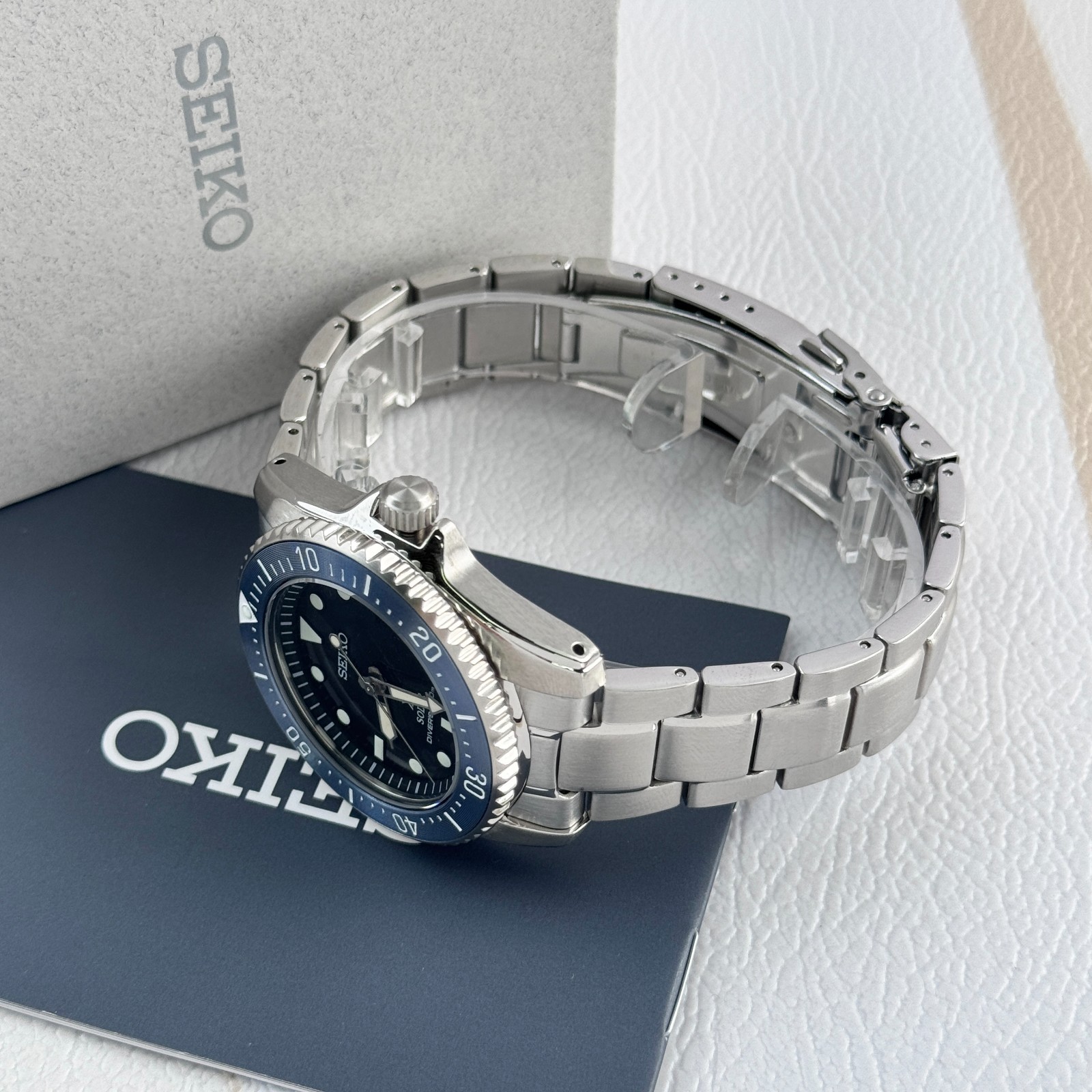 Seiko Men’s Prospex Sea Black Dial Stainless Steel Solar Diver Watch SNE569
