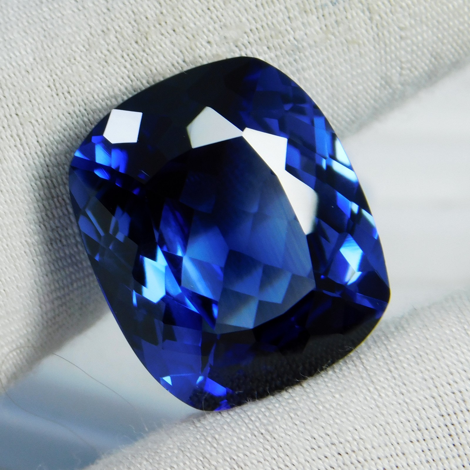Natural Ceylon Blue Sapphire 29.10 Ct Cushion FLAWLESS Certified Loose Gemstone