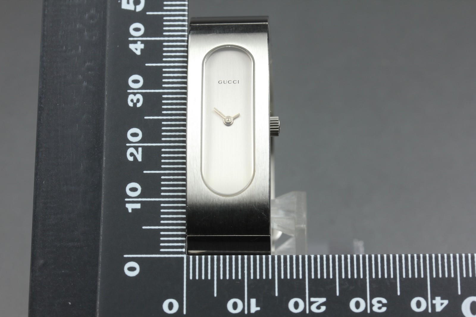 [Near Mint] GUCCI 2400S 14mm Silver Dial Quartz Women’s Vintage Watch From JAPAN