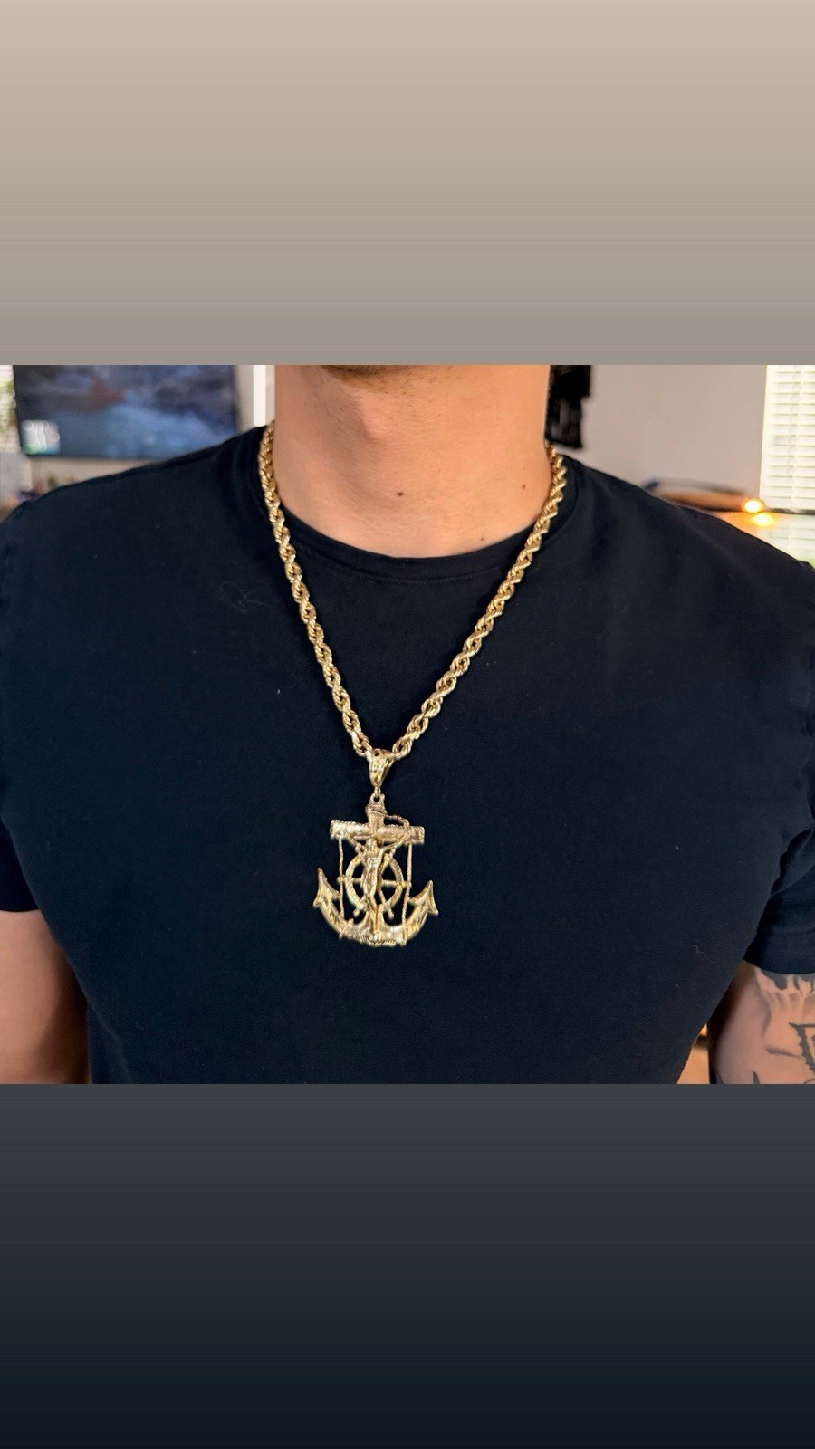XL 10k 14.4 grams Yellow Gold Anchor Wheel Crucifix