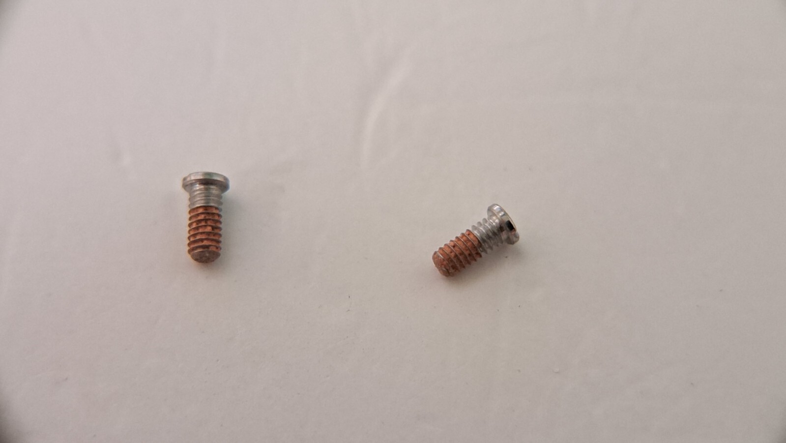 Vis de Fond 120 x 330 2400 L Watch screw for Repair
