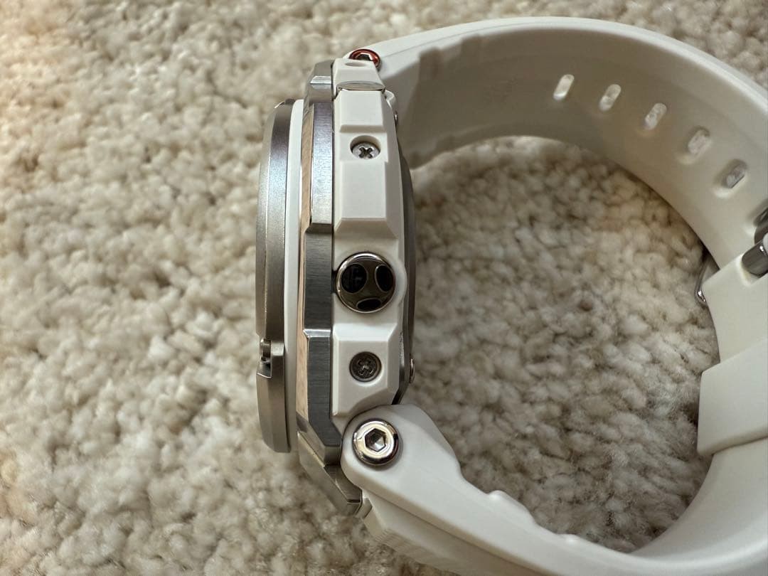 Good Condition G-Shock GST W310 White Radio Solar Watch No.gs2223