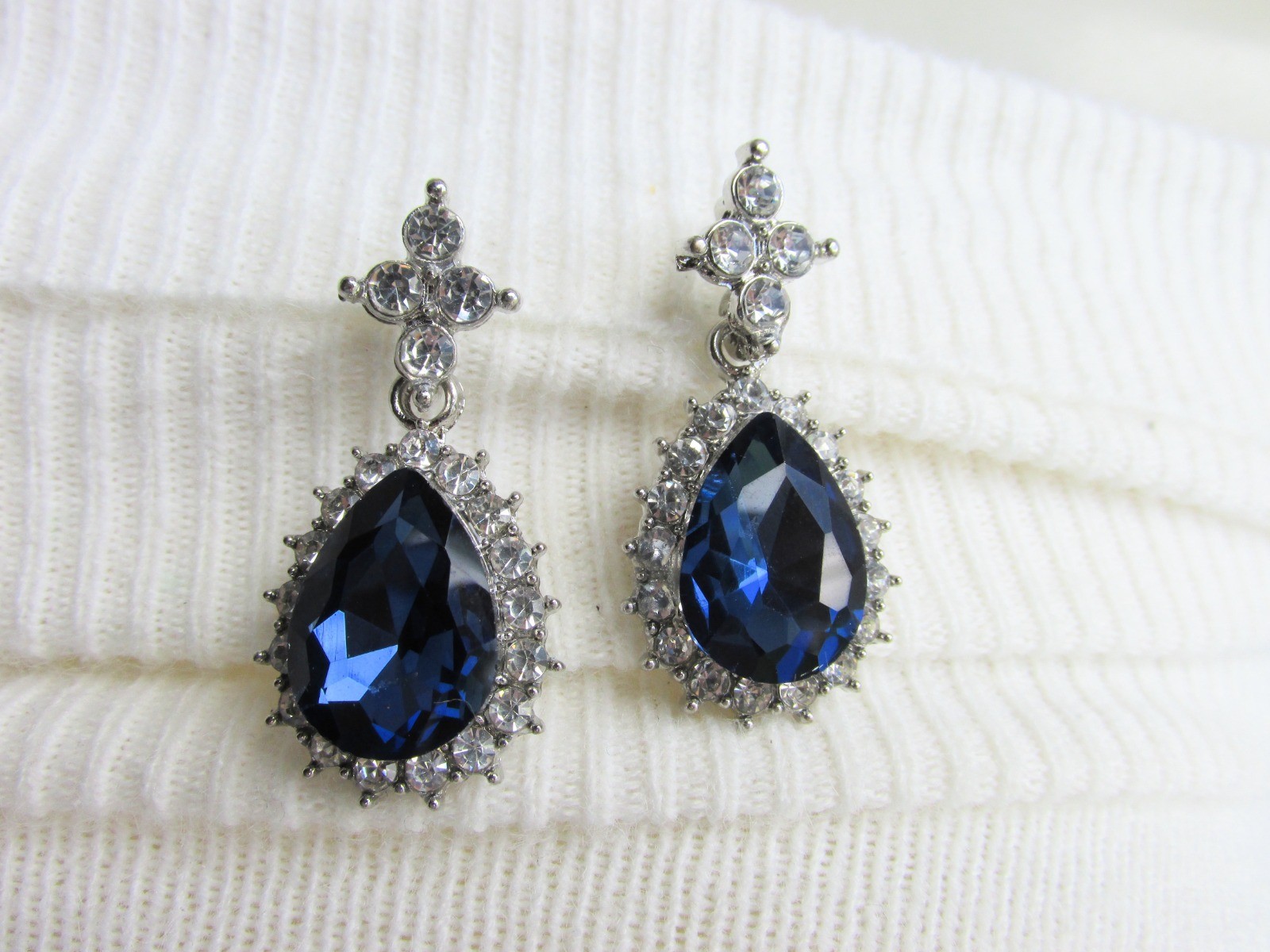 Stunning Sapphire Blue & Clear Rhinestones Pendant Necklace Earring Set