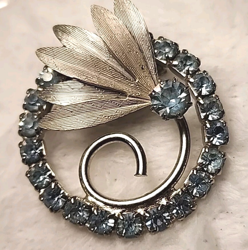 Vintage Lt Blue Prong Set Faceted Rhinestone Fan Brooch Estate Find Unsigned