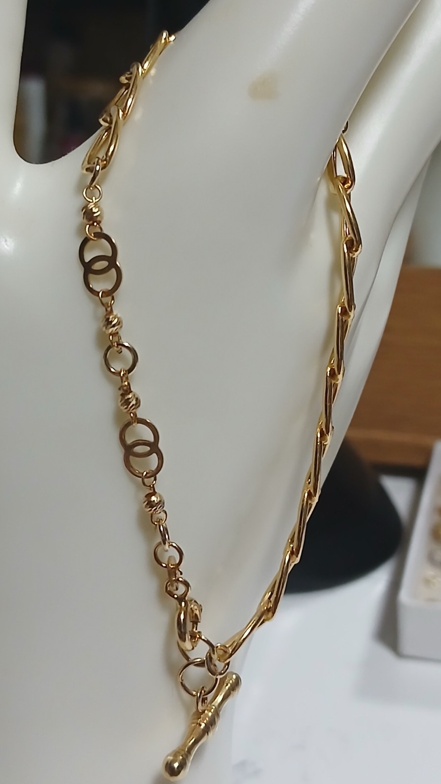 9ct Yellow Gold Bracelet.