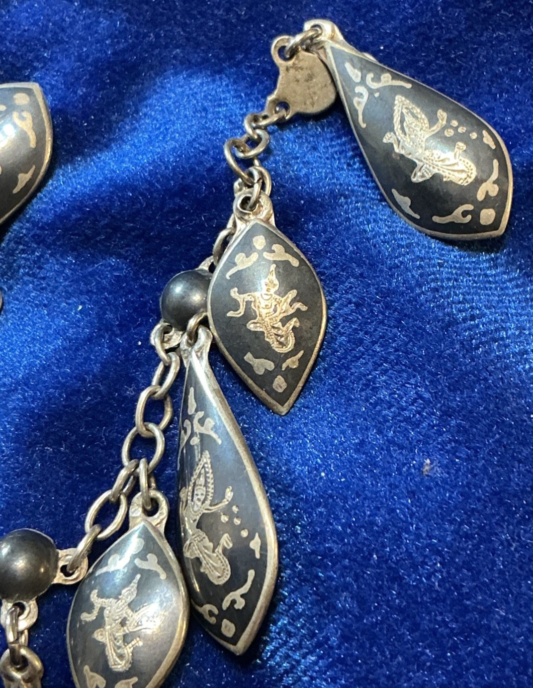 VINTAGE STERLING. SIAM BRACELET W/DANCING FIGURES