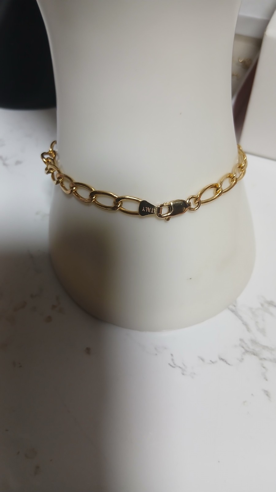 9ct Yellow Gold Bracelet.