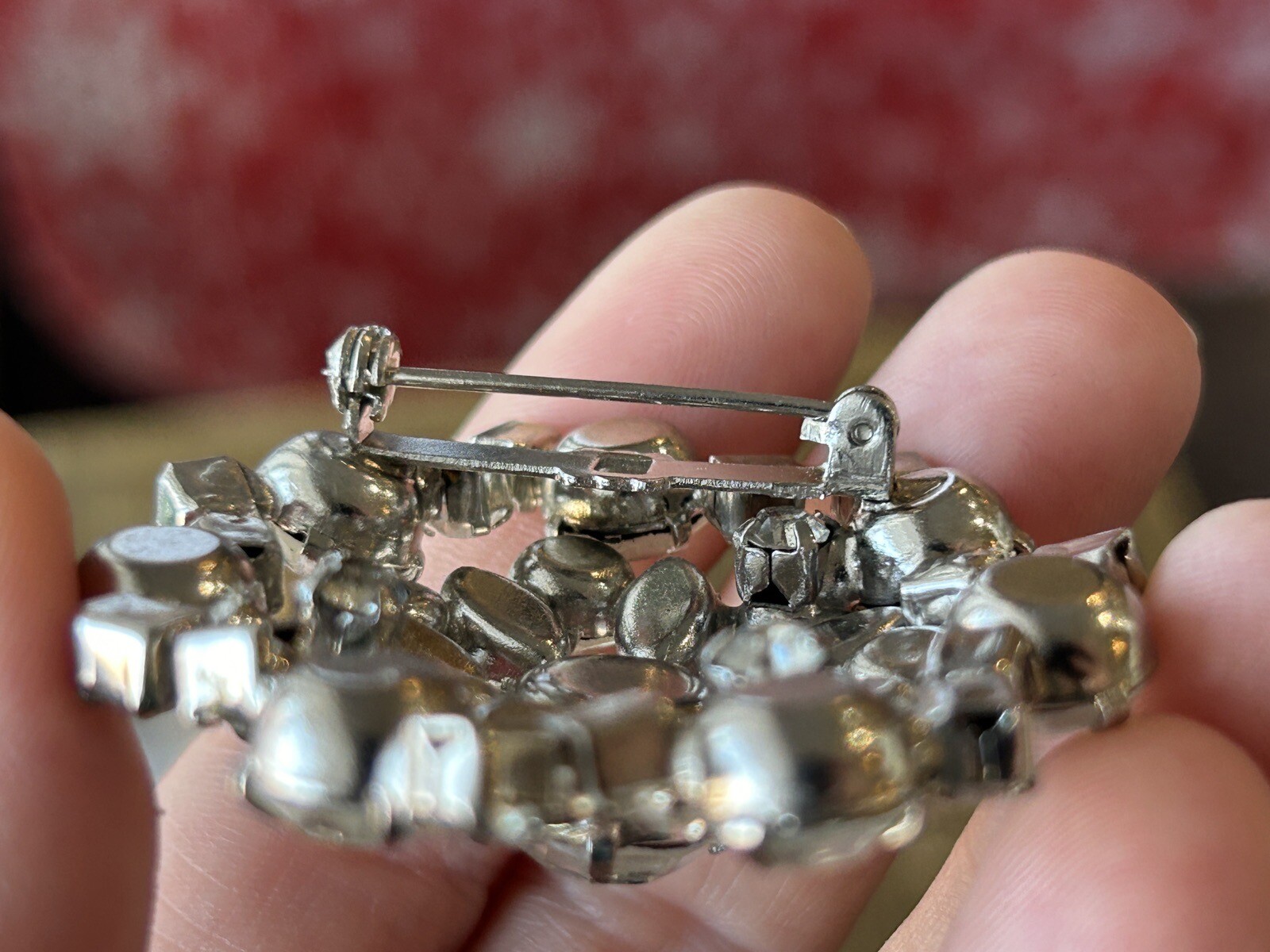 INCREDIBLE Vintage UNSIGNED DESIGNER White Rhinestone Brooch w Stones on BACK !?