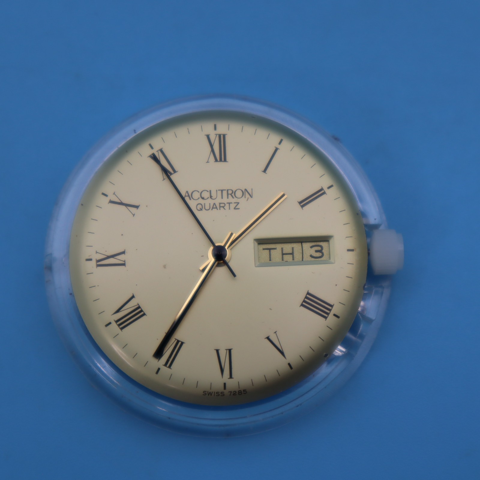 VINTAGE Bulova Accutron Quartz watch movement PART NEW Condition GOLD FACE