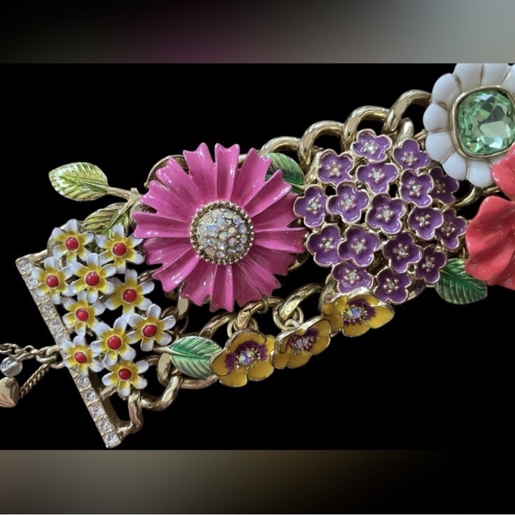 BETSEY JOHNSON Rare Floral Bouquet Gold-Tone Bracelet