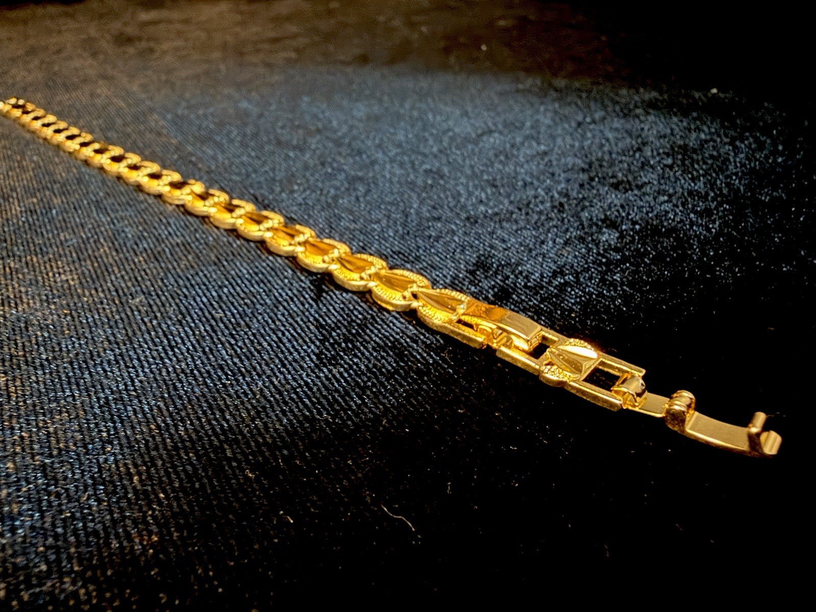 14K Gold Filled Curb Link Chain Bracelet 7-8in 8MM Box Clasp